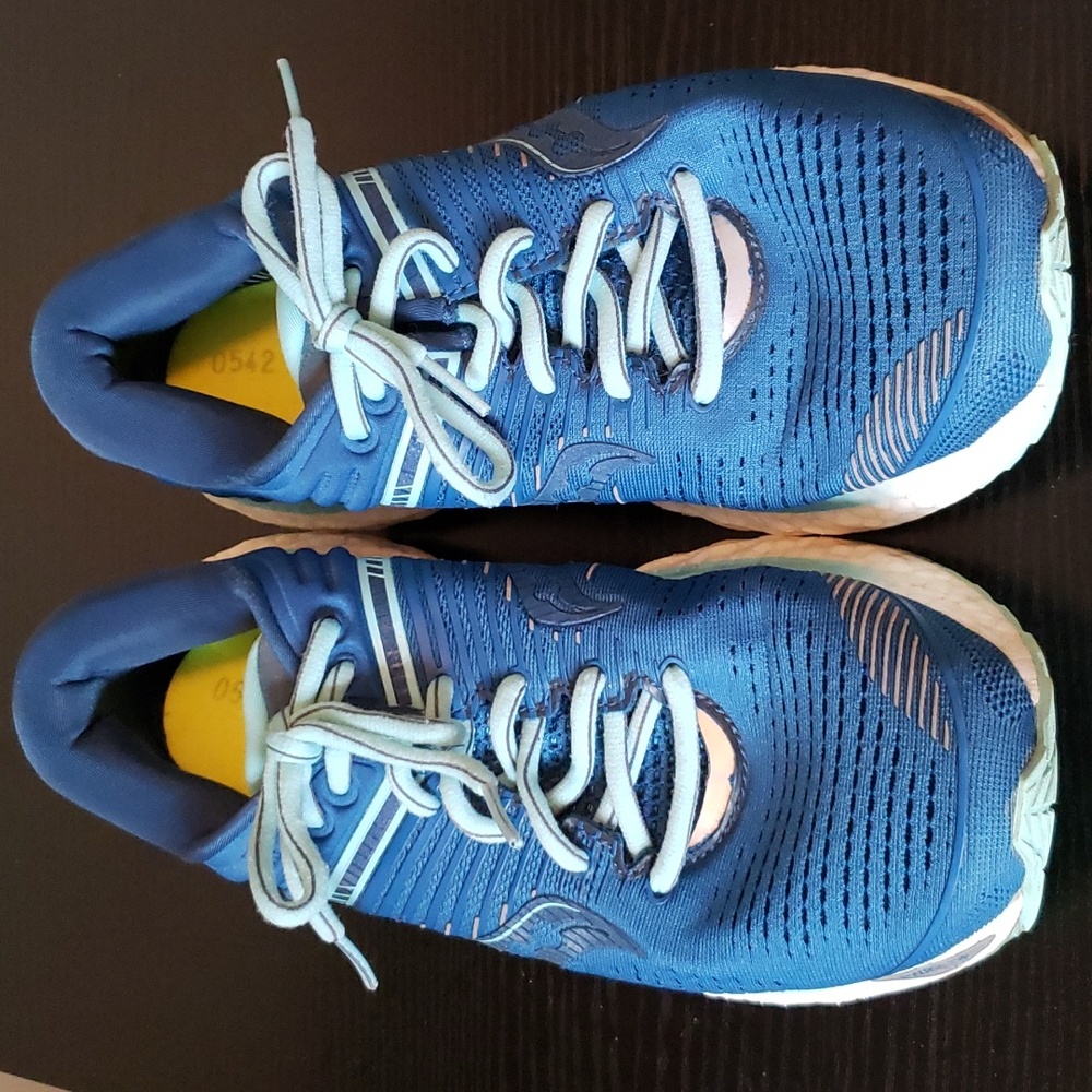 Saucony Triumph7 Pwrrun+ Pre-owned sz.8. Blue & white.